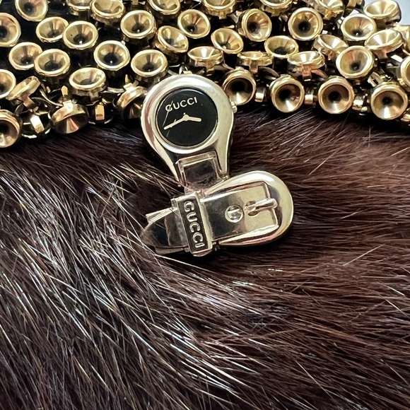 Gucci Silver pin or brooch with watch details. - Picture 10 of 10